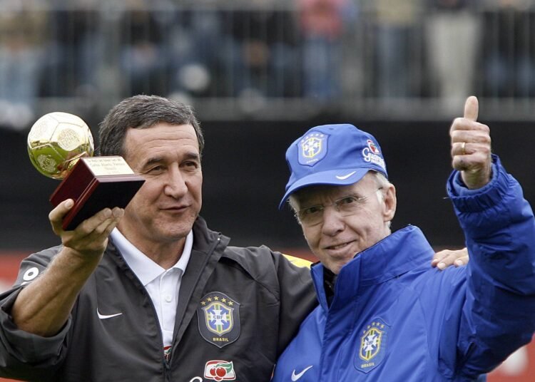 Dorival Júnior deveria ter alguém para ajudá-lo – 25/01/2025 – Tostão Dorival Júnior deveria ter alguém para ajudá-lo – 25/01/2025 – Tostão