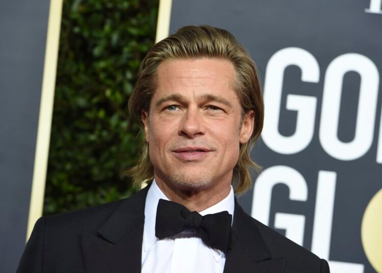 Vítima que 'namorou' falso Brad Pitt e perdeu R$ 5 milhões tenta encontrar golpistas na Nigéria Vítima que 'namorou' falso Brad Pitt e perdeu R$ 5 milhões tenta encontrar golpistas na Nigéria